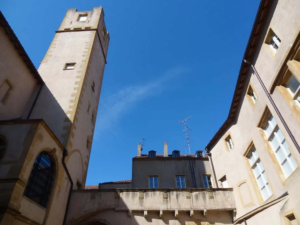 Cour et tour de l’Hôtel Saint-Livier, siège du Frac Lorraine